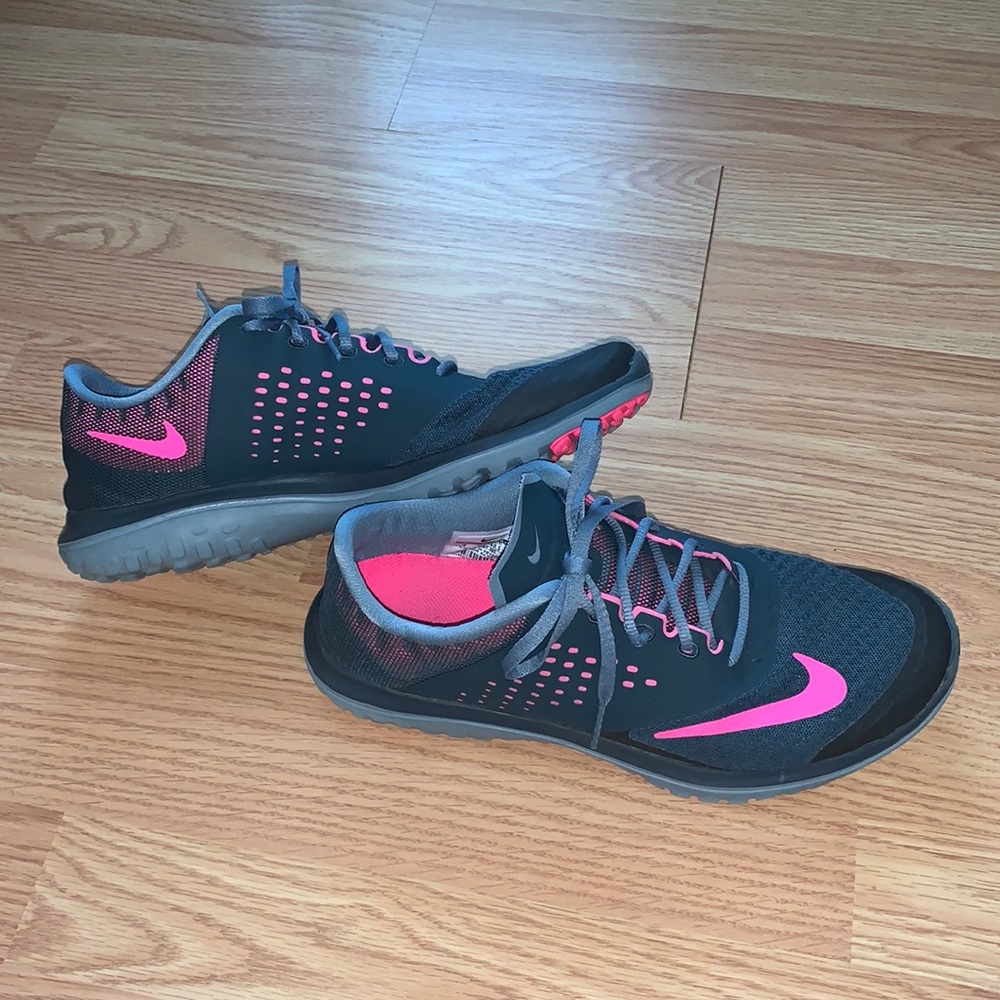 Nike Fitsole sneakers women’s size 9